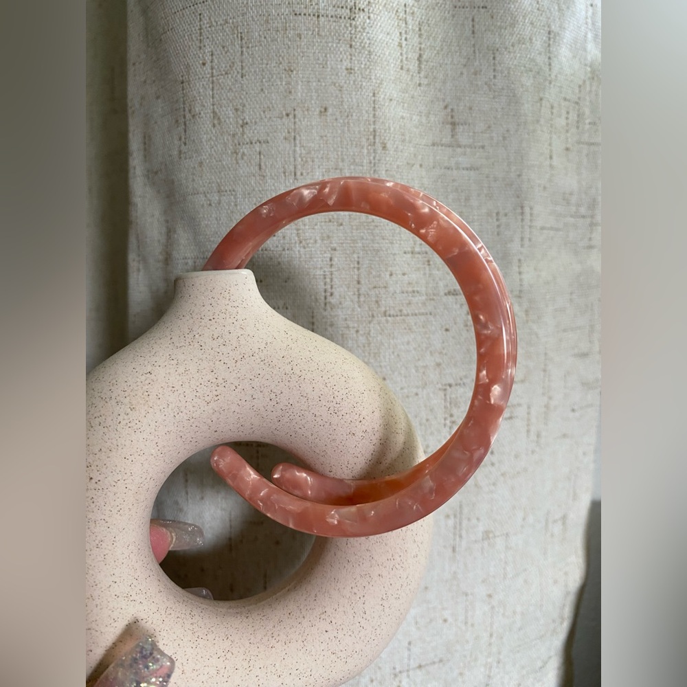 NWOT Woman Pink Marbled Large Hoop Earrings